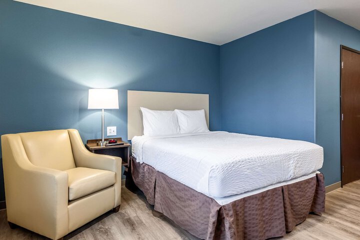 1 Queen Bed (14 of 22)