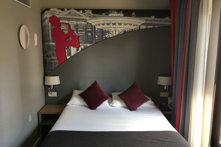 Room 4 of 43