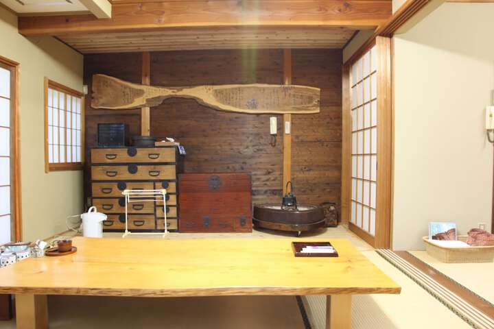 Room 2 of 32