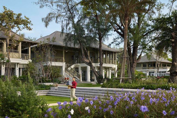 Hotel Exterior 144 of 164
