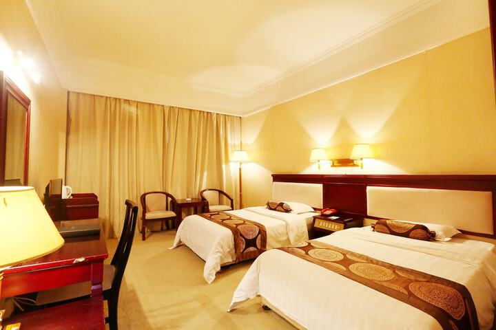 Room 2 of 8