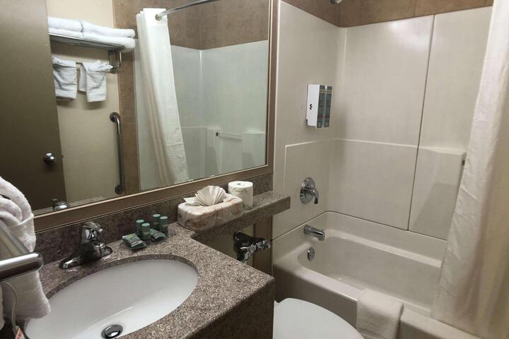 2 Queen Beds Microwave and Refrigerator Work Desk WiFi Continental Breakfast (1 of 6)