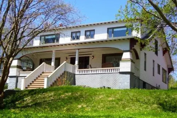 Merchants Manor