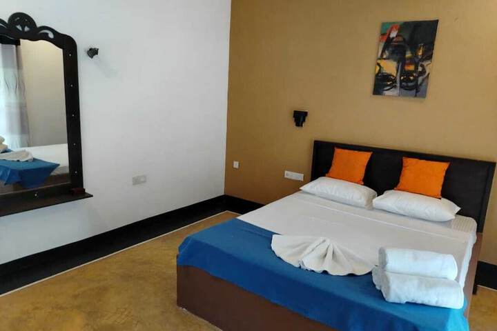 Room 5 of 43