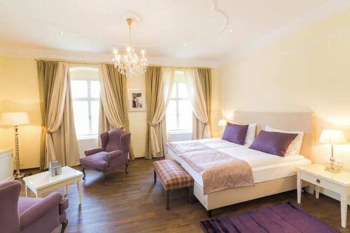 Room 6 of 48