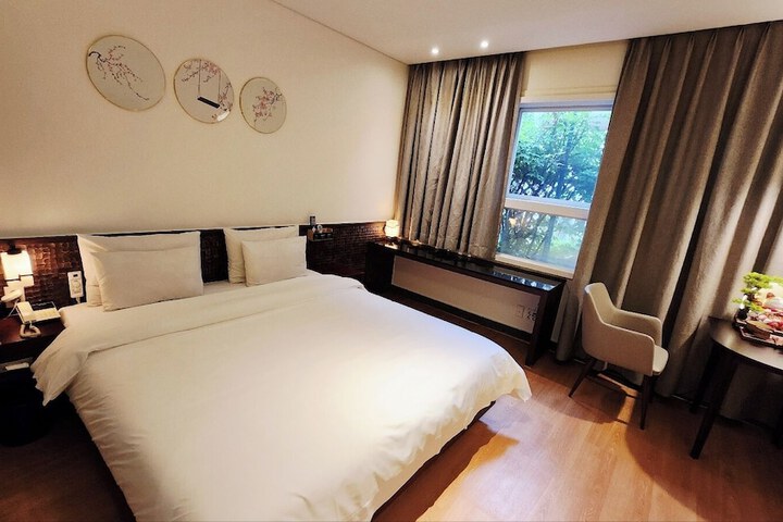 Room 80 of 97