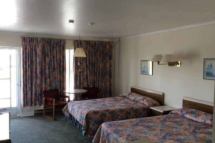Room 2 of 8