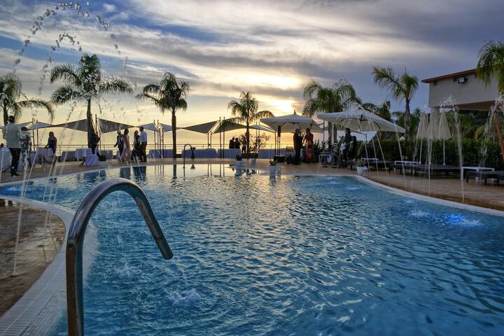 Pool Hotel