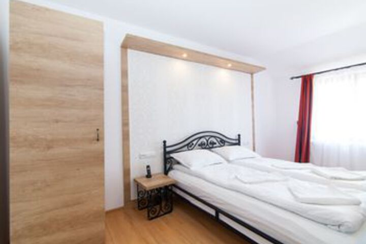 Room 16 of 25