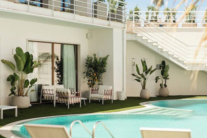 Pool 41 of 76