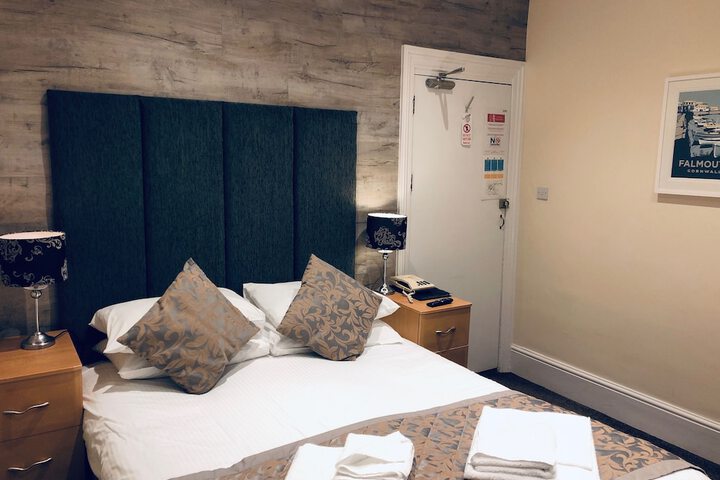 Room 4 of 42