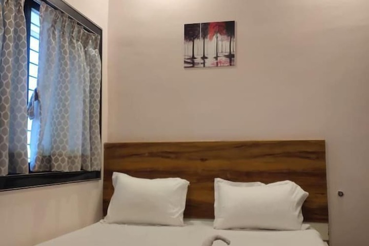 Room 3 of 44