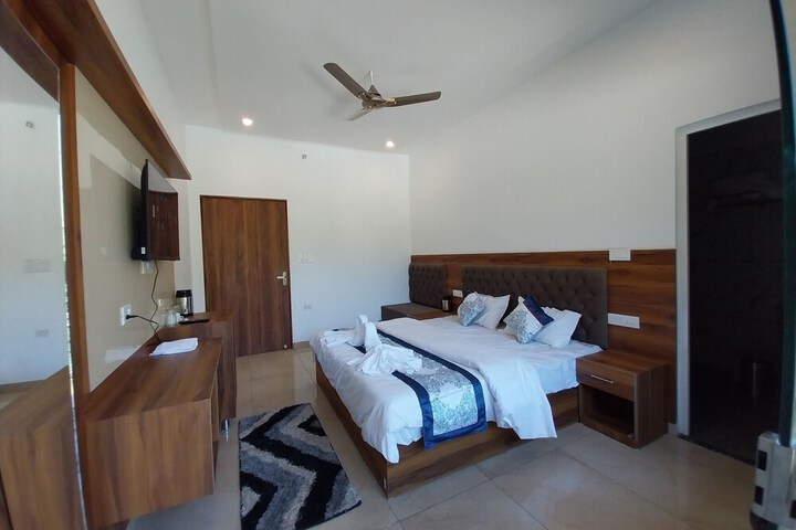 Room 13 of 71