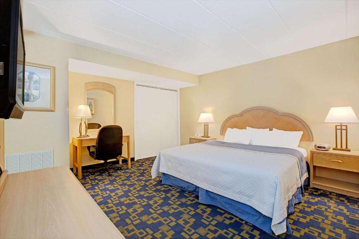 1 King Bed Suite (2 of 3)