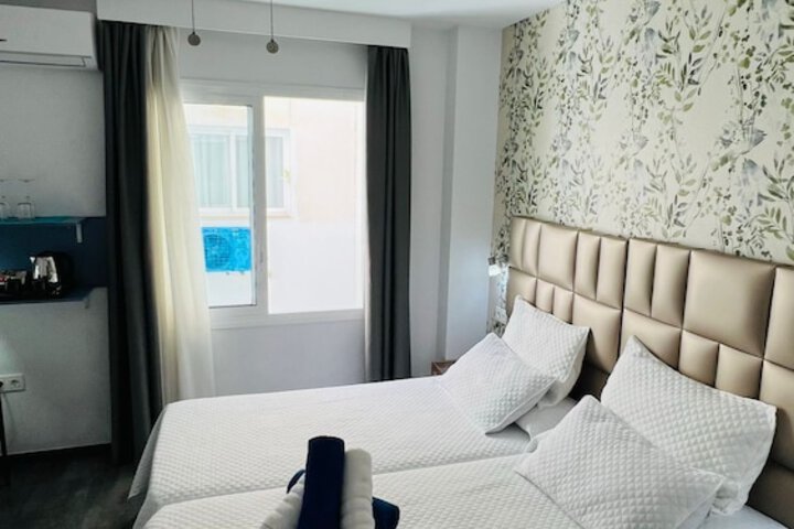 Room 4 of 32