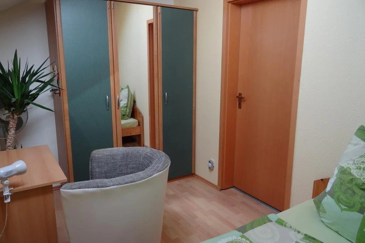 Room 10 of 10