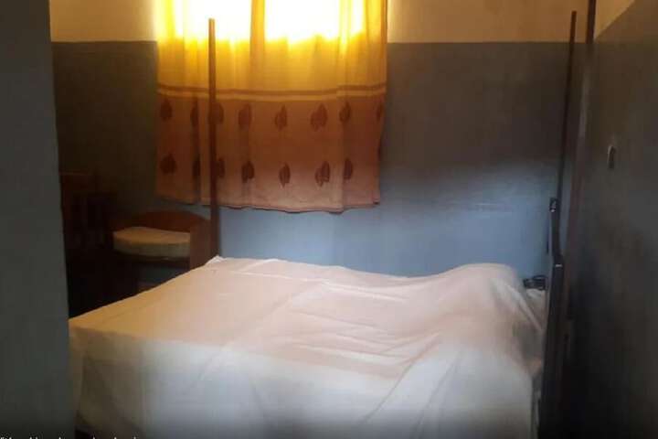 Room 12 of 41