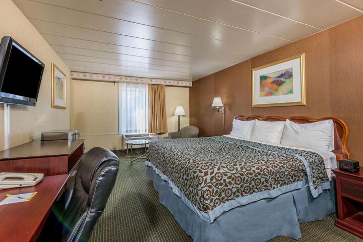 1 King Bed (1 of 7)