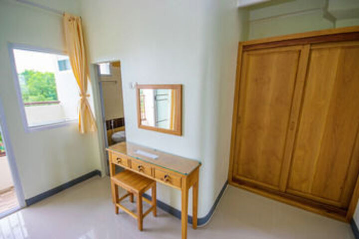 Room 10 of 48