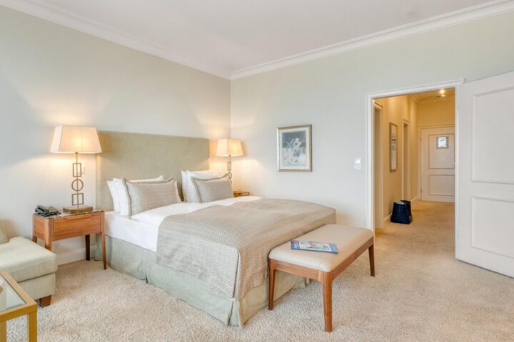 Room 10 of 187