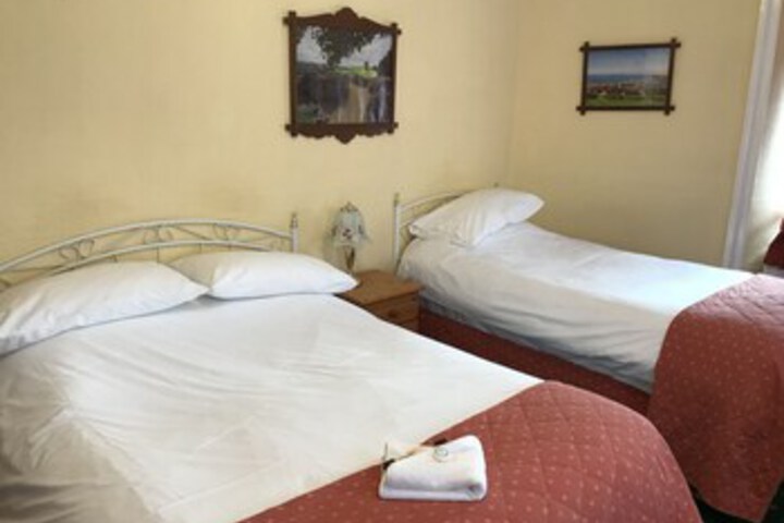 Room 7 of 16