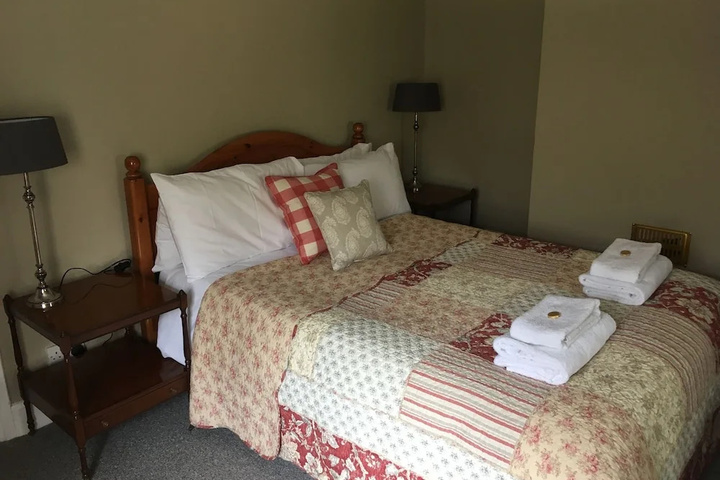 Room 4 of 17