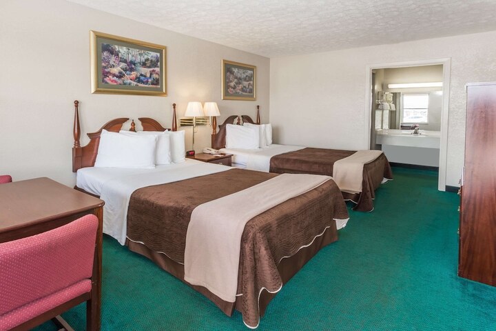 2 Double Beds (7 of 7)