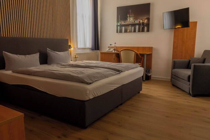 Room 9 of 33