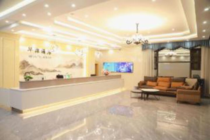 Huayuan Hotel (Jinping North Bus Station Branch)
