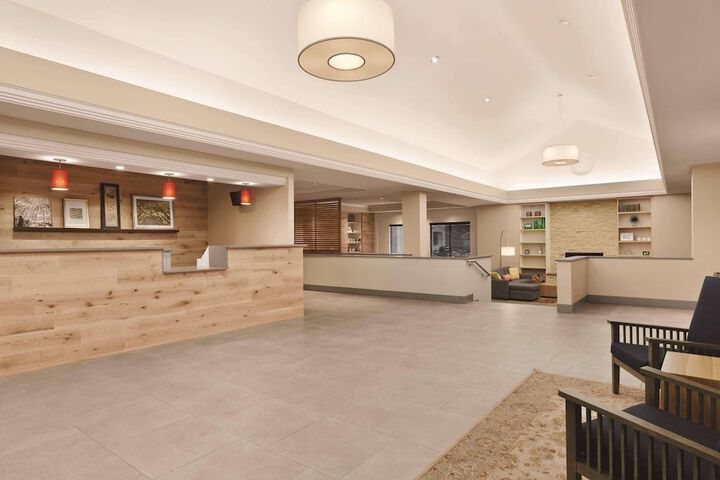 Entrance & Lobby