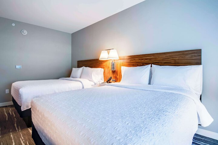Room 4 of 25