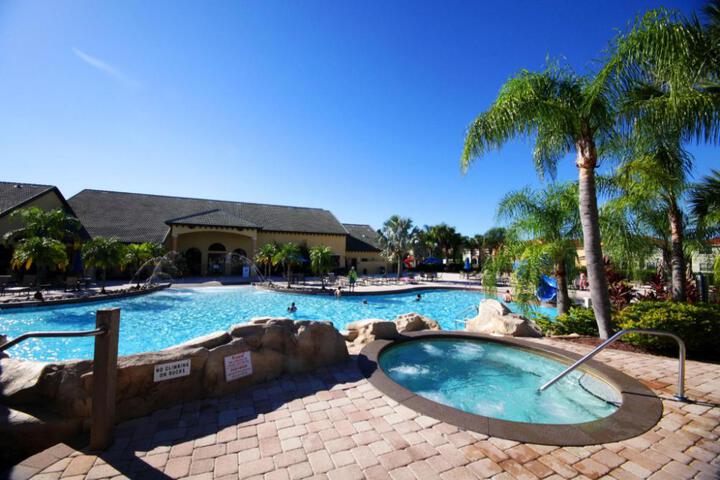 Exterior of Stunning 4 Bedroom w Pool Close to Disney 8940 Paradise Palms Resort