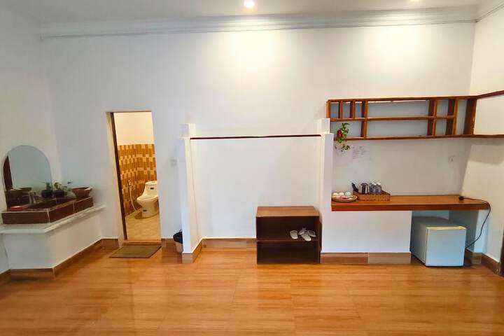 Room 13 of 30