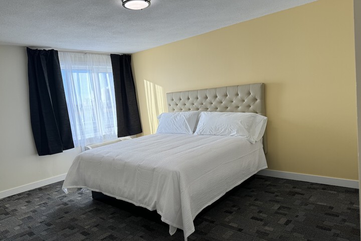 Room 10 of 33