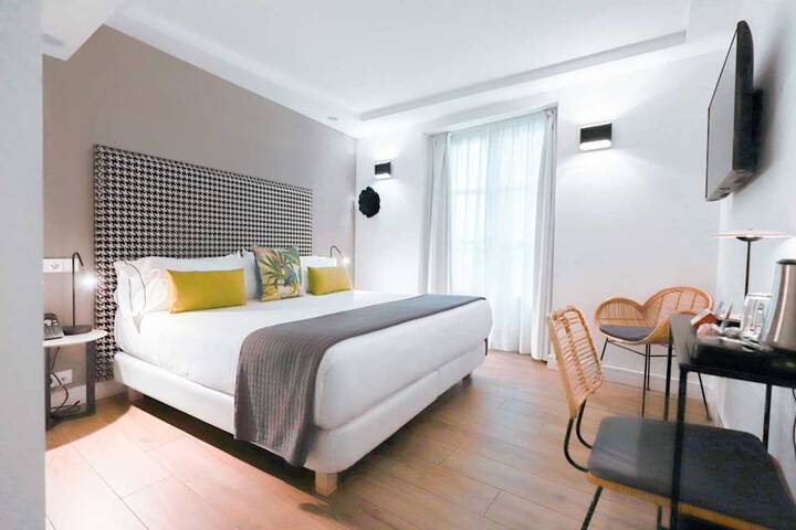 Room 34 of 77