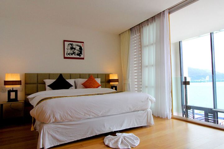 Room 3 of 144
