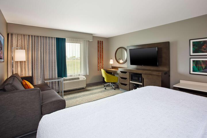King Accessible Room with Roll in Shower (2 of 7)
