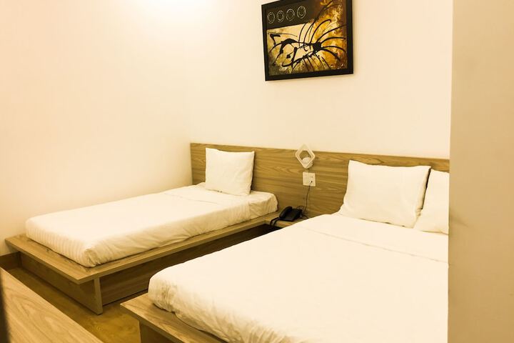 Room 5 of 32