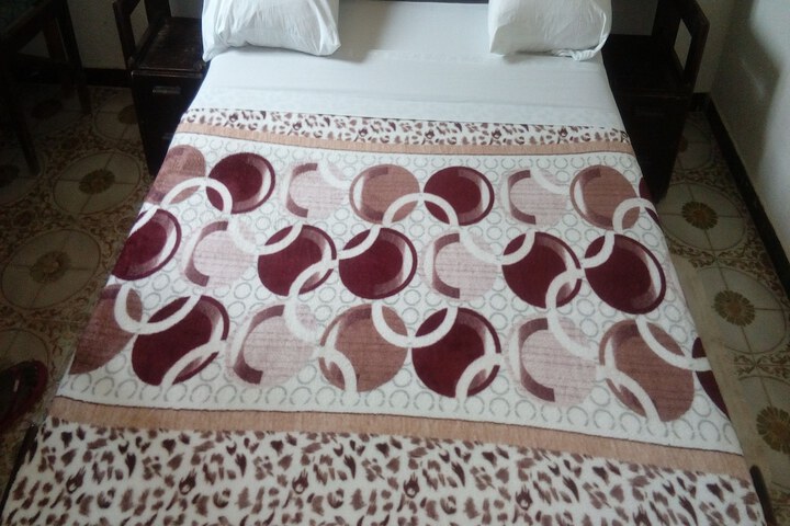 Room 2 of 10