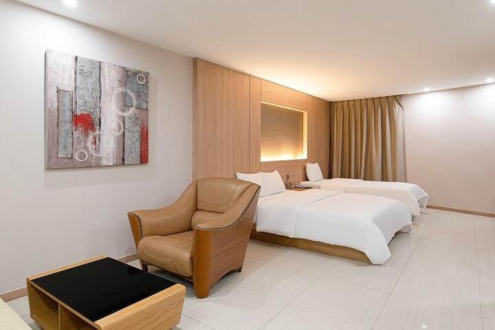 Room 21 of 90