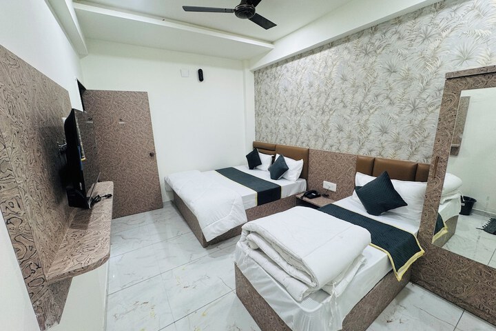 Room 6 of 21