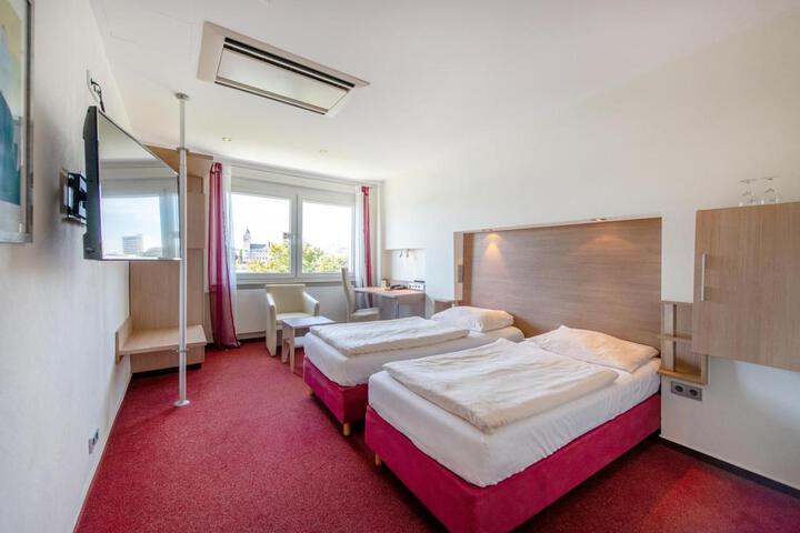 Room 17 of 130