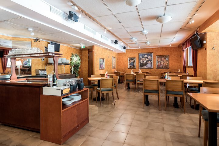 Dining Photos