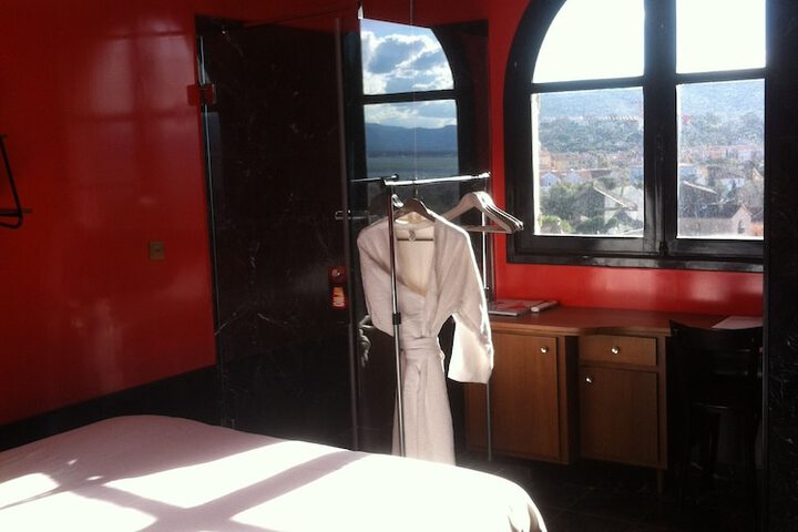Room 14 of 37
