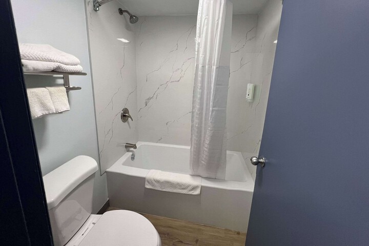 1 King Bed Efficiency Upgrade (10 of 12)