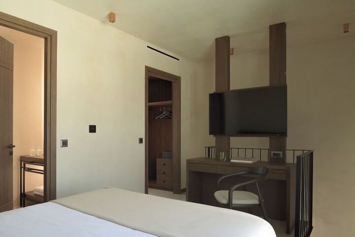 Room 44 of 252