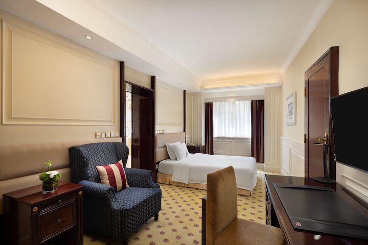 Room 16 of 76