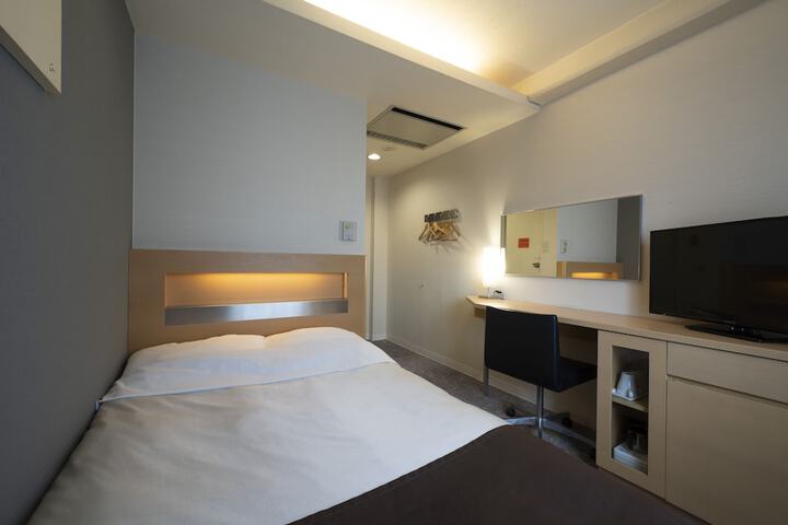 Room 18 of 100