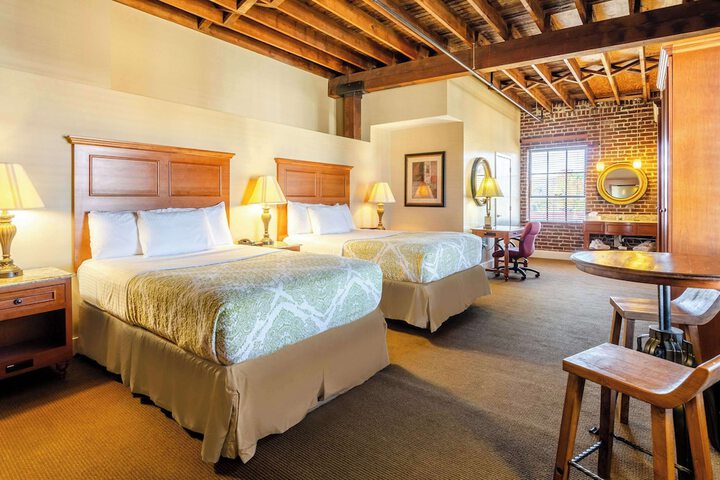 2 Double Beds (10 of 20)