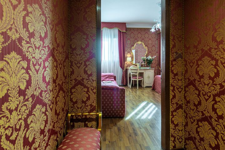 Room 27 of 87